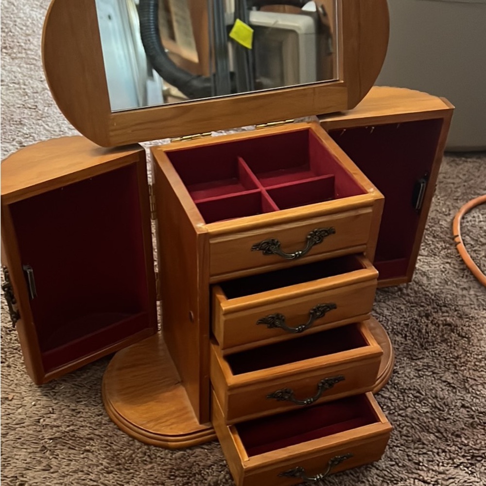 Jewelry box
